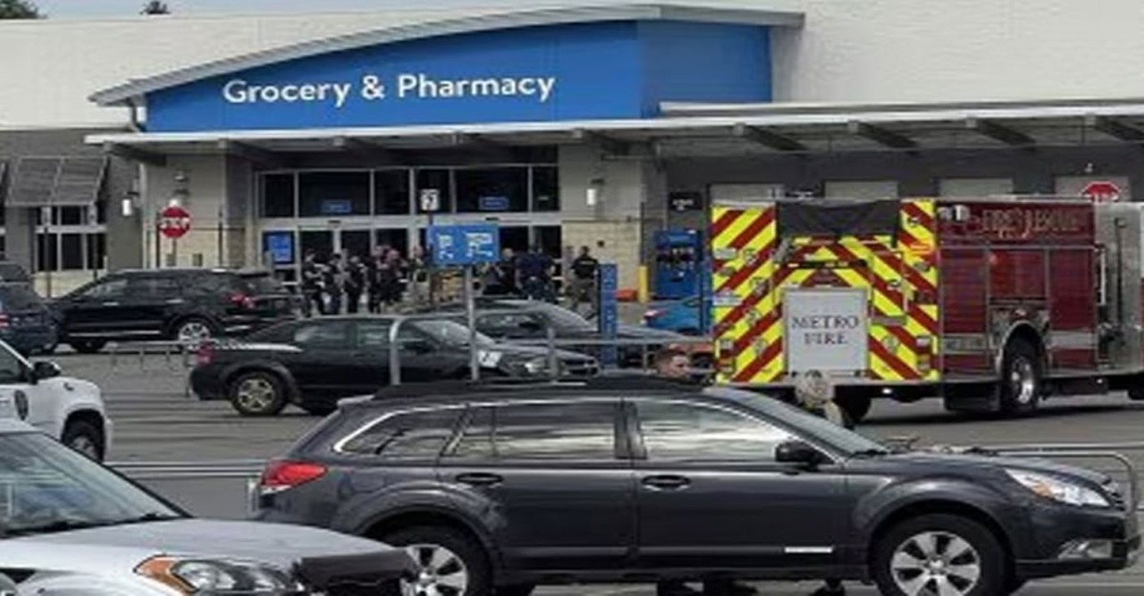 Knife Attack in Michigan Mall Injures 11; Attacker Arrested