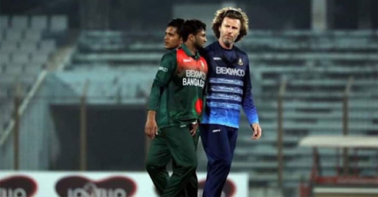 স্ত্রীর পাশে থাকতে চাকরি ছাড়লেন বিসিবির রিহ্যাব প্রধান