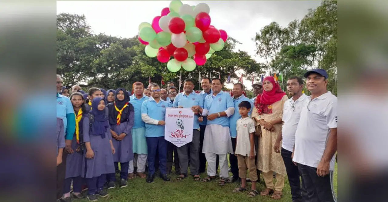 জলঢাকায় উপজেলা প্রশাসন ফুটবল টুর্নামেন্টের উদ্বোধন 