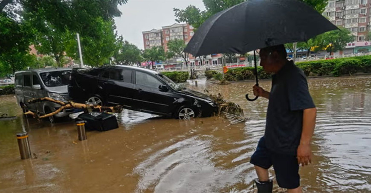 প্রবল বর্ষণে বেইজিংয়ে ১১ জনের প্রাণহানি, নিখোঁজ ২৭