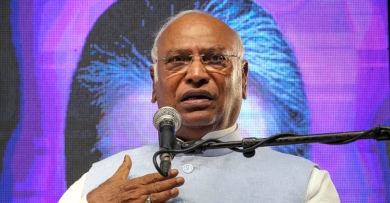 পুনর্গঠন করল কংগ্রেস! তালিকায় শশী তারুর-শচীন পাইলট, বাংলা থেকে অধীর চৌধুরী ছাড়া আর কে-কে
