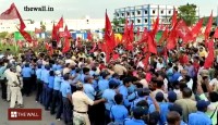 সিপিএমের মিছিল ঘিরে তমলুকে তুলকালাম , ভাঙল ব্যারিকেড, চলল কাঁদানে গ্যাস-জলকামান