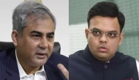 ‘নিজের পোষা কুকুরের মতো আচরণ!’ মোহসিন নাকভির কাণ্ডে এশিয়া কাপ ট্রফি আটকে গেল!