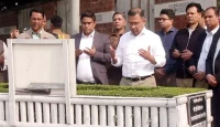 ১৭ বছর পর দেশে ফিরে ছোট ভাই কোকোর কবর জিয়ারত করলেন তারেক রহমান, আবেগঘন মুহূর্ত