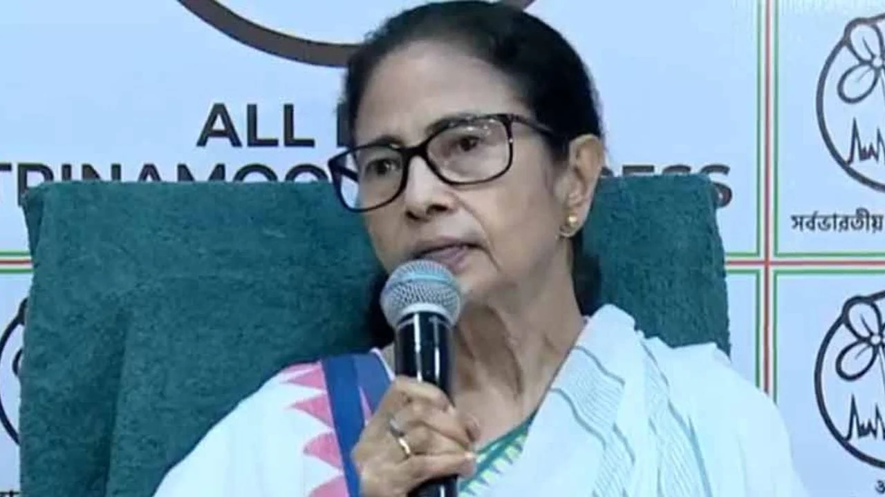 Mamata Banerjee: Couldn't keep it with gold, gifts are going back to Mamata, now who spoke about 'gift policy'?