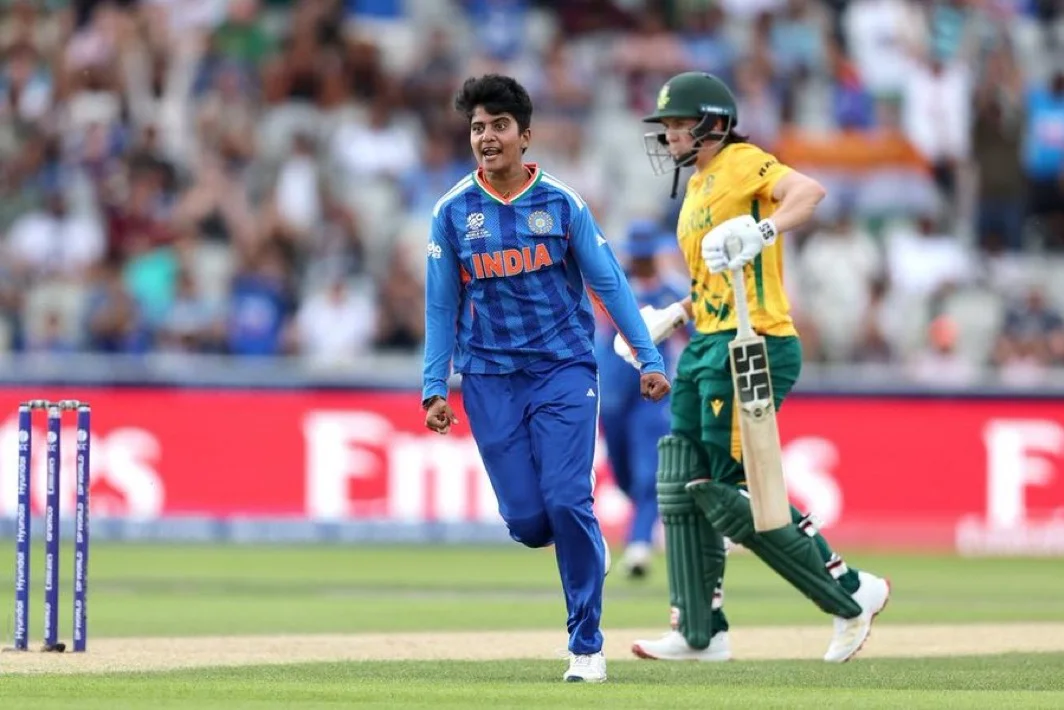 আইসিসি র‍্যাঙ্কিং: শ্রী চরণি বিশ্ব নম্বর 1 টি-টোয়েন্টি বোলার হয়েছেন