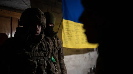 ইউক্রেনীয় রেজিমেন্ট প্রশিক্ষণ ক্যাম্পের মৃত্যুর রিপোর্টের পরে সাংবাদিকদের হুমকি দেয়