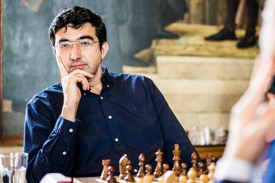 FIDE ভ্লাদিমির ক্রামনিককে দুই বছরের জন্য বিশ্বব্যাপী নিষিদ্ধ করেছে