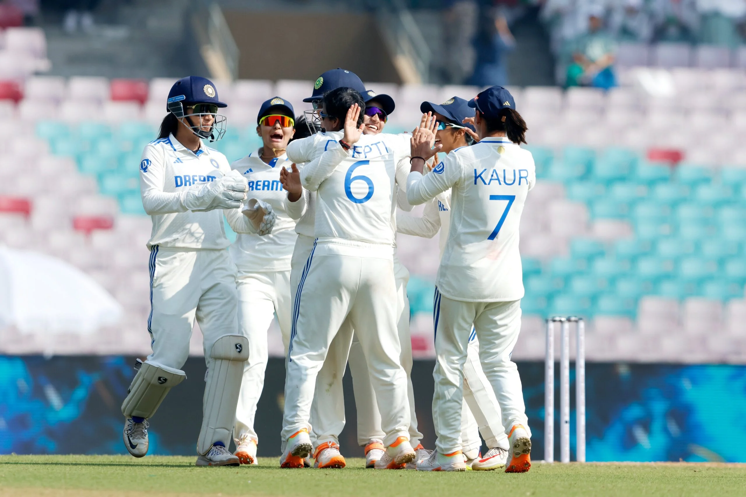 মহিলা টেস্ট ক্রিকেট: খেলার শীর্ষ পর্যায় নাকি শুধুমাত্র প্রতীকী গুরুত্ব?