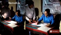 ভাইরাল! লোডশেডিংয়ে মোবাইলের টর্চ জ্বেলে রিভিউ মিটিং বিদ্যুৎমন্ত্রীর, বেহাল যোগীরাজ্য