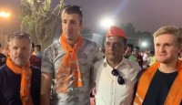 গুজরাটে বিজেপির ভোটপ্রচারে বিদেশিরা! নির্বাচন কমিশনে অভিযোগ তৃণমূলের