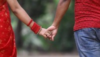 মা পালালেন প্রেমিকের সঙ্গে, নিয়ে গেলেন মেয়ের বিয়ের গয়নাও