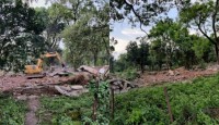 খেলার মাঠের সবুজ ধ্বংস করে গড়ে উঠছে বিলাসবহুল রিসর্ট, তারাবিতানের বিরোধিতায় বামেরা