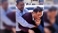 ধরা পড়ে ঘুষের টাকা গিলে ফেলার চেষ্টা, পুলিশকর্মীর মুখে হাত ঢুকিয়ে বের করা হল নোট!