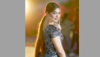 মডেল রোজার তিন মিউজিক