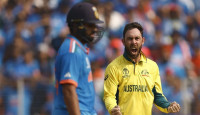 গিল, রোহিত ও শ্রেয়াশ আইয়ারকে হারিয়ে চাপে ভারত