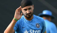 পাকিস্তানের হারের জন্য আম্পায়ারকে দায়ী করছেন ভারতীয় তারকা হরভজন সিং