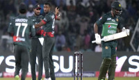 পাকিস্তান শিবিরে প্রথম আঘাত শরিফুলের