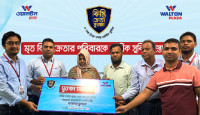ওয়ালটন প্লাজা থেকে ৫০ হাজার টাকা সহায়তা পেলেন ঢাকার গৃহিণী
