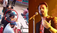ঢাকায় কি আসলেই রাস্তায় নামাজ পড়েছেন আতিফ আসলাম?