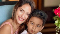 ছেলেকে প্রকাশ্যে আনলেন নুসরাত