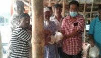 জেলা ভূমিহীন সমিতির ঈদ সামগ্রী বিতরণ