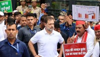 Drama in Delhi: Rahul, Priyanka and 30 Opposition MPs Detained, Released After 2 Hours