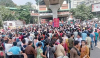 শাহবাগে বিক্ষোভ: আগামী ৭২ ঘণ্টায় পার্বত্য তিন জেলায় অবরোধের ঘোষণা 
