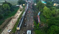 কবচ’ তত্ত্ব সার! মিলল না সুরক্ষা, মোদীর মন্ত্রীকে পাশে নিয়ে রেলের ‘সহজপাঠ’ মমতার