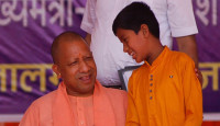 উত্তরপ্রদেশের ৮০ টি আসনেই বিজেপি প্রার্থীকে জয়ের ডাক যোগীর