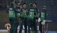 বেতন জটিলতার কারণে কেন্দ্রীয় চুক্তিতে সই করছেন না বাবর-রিজওয়ানরা