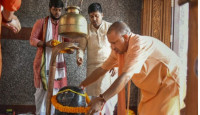 মানবতার স্বার্থে কাজ করুন বার্তা যোগী আদিত্যনাথের