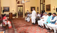 মণিপুর ইস্যুতে রাষ্ট্রপতির হস্তক্ষেপ দাবি, দ্রৌপদী মুর্মুর সঙ্গে সাক্ষাৎ গোষ্ঠীর ৩১ সাংসদের