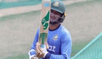 সকালে দেশে ফিরেই দুপুরে অনুশীলনে সাকিব