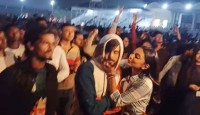  প্রকাশ্যে চুমু, অভিনেত্রী সুনেরাহকে চড় মারলেন সিয়াম