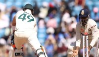 টস জিতে ব্যাটিংয়ে নেমে বিপাকে অস্ট্রেলিয়া