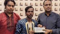 লাখ টাকা অনুদান পেলেন হিরো আলম!