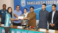 এনভয় গ্রুপের পুরস্কারের ৫০ লাখ টাকা হাতে পেলো সাবিনারা