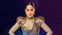 উরফির গলায় গিরগিটির নেকলেস!