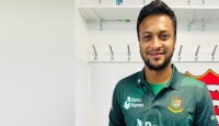আইসিসির মাস সেরা পুরস্কার হাতে পেলেন সাকিব