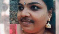 গোঁফ রেখে সমালোচনার ঝড় তুললেন যে নারী 