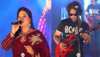কানাডায় ফোবানা সম্মেলনে দর্শক মাতালেন শিল্পী মমতাজ-বালাম
