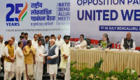 ২০২৪-এ এনডিএ-কে কড়া টক্কর ইন্ডিয়ার, শেষ হাসি হাসবে কে জনমত সমীক্ষায় পূর্বাভাস